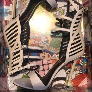 Taylor says (Miss Skully) heels